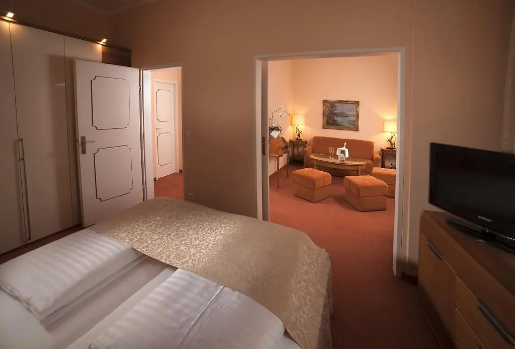 Hotel Vier Jahreszeiten Salzburg 4*,